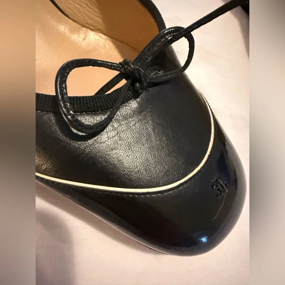 CHANEL Black Leather Bow-Trim Mules with White Piping EUC 0667 - Picture 8 of 16